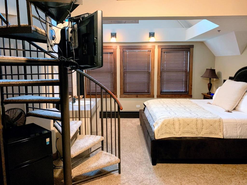 Iowa House Historic Inn - Deluxe King Suite