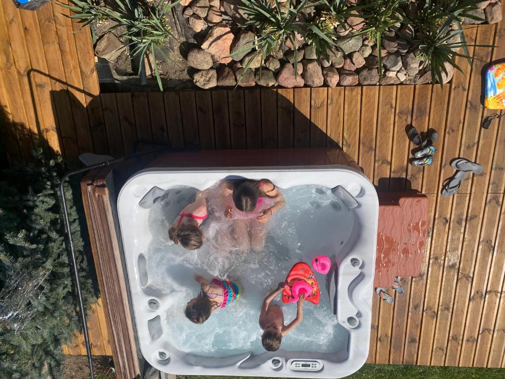 Hostia v ubytovaní DomekSPA, Profesjonalne JACUZZI, Mazury, Liski, Ełk