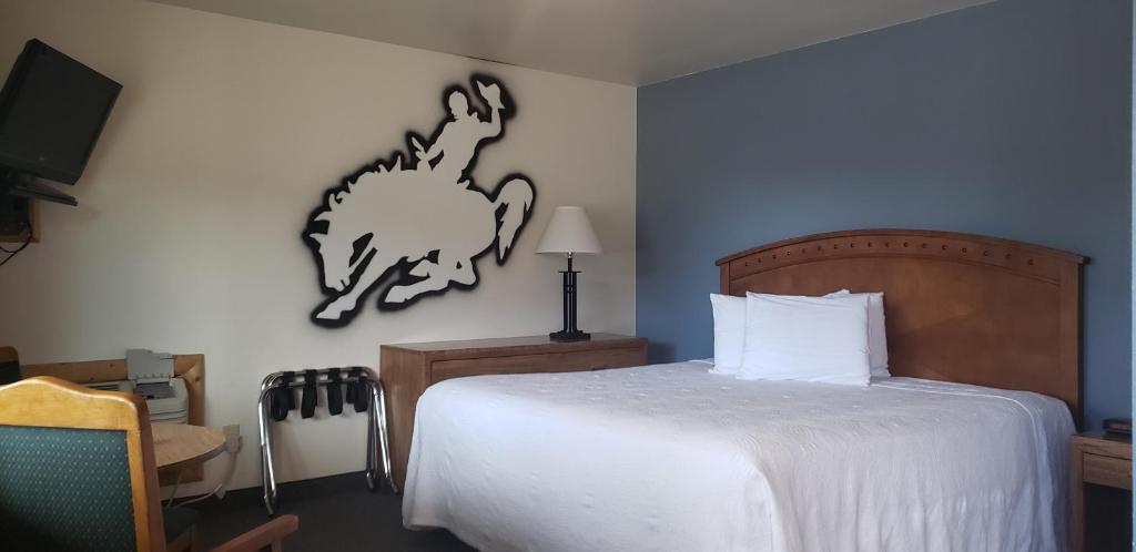 Postel nebo postele na pokoji v ubytování Big Bear Motel