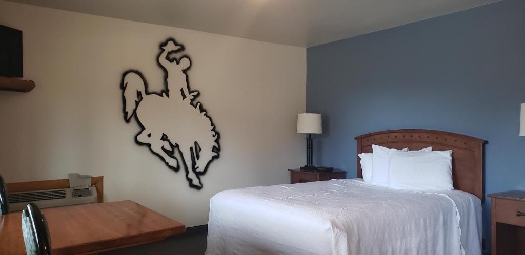 Postel nebo postele na pokoji v ubytování Big Bear Motel