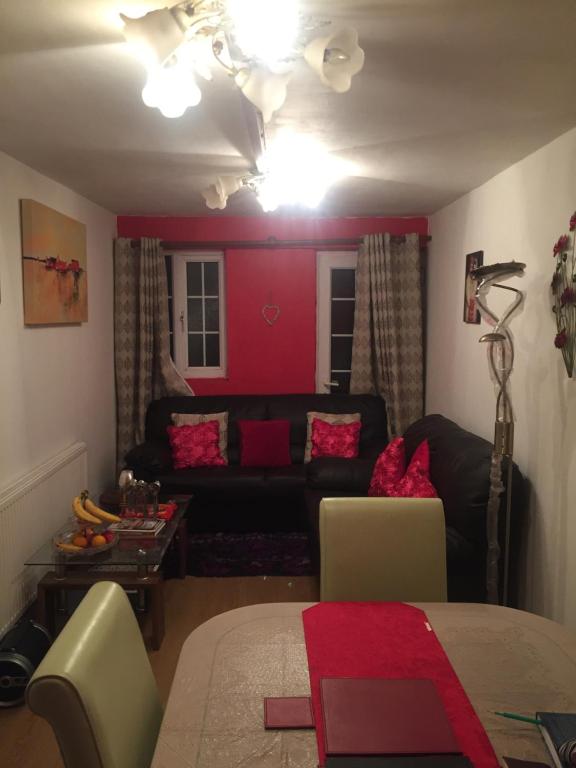 a living room with a couch and a table at Beautiful Bungalow Home Droitwich SPA in Droitwich