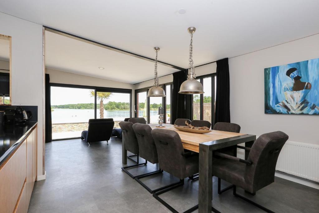 TV a/nebo společenská místnost v ubytování Beach house