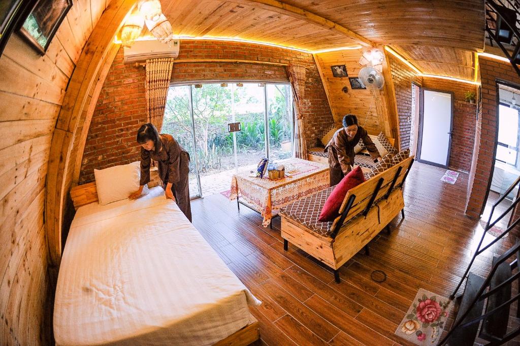 two men in a room with two beds in a cabin at TRANG AN SECRET GARDEN in Ninh Binh