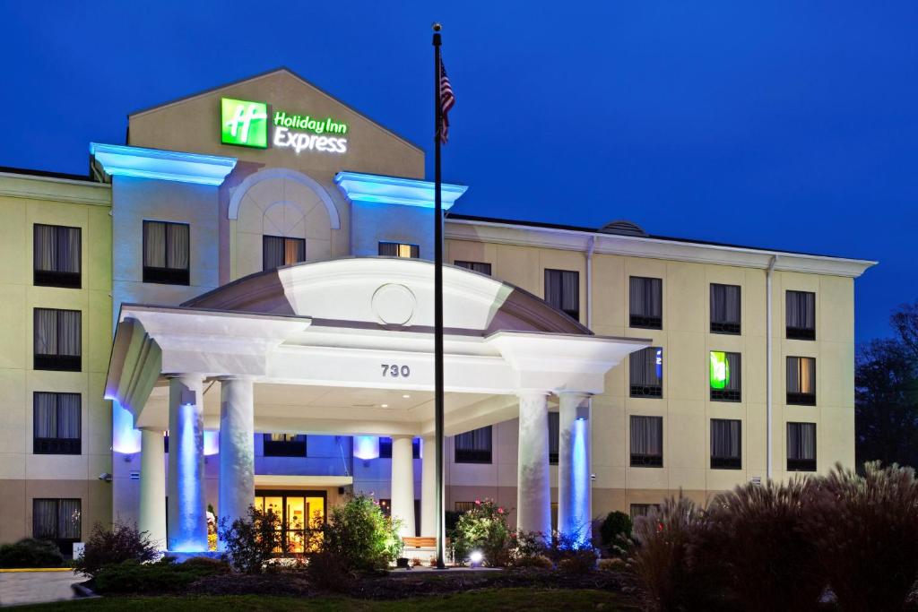 Holiday Inn Express Knoxville-Strawberry Plains, an IHG Hotel