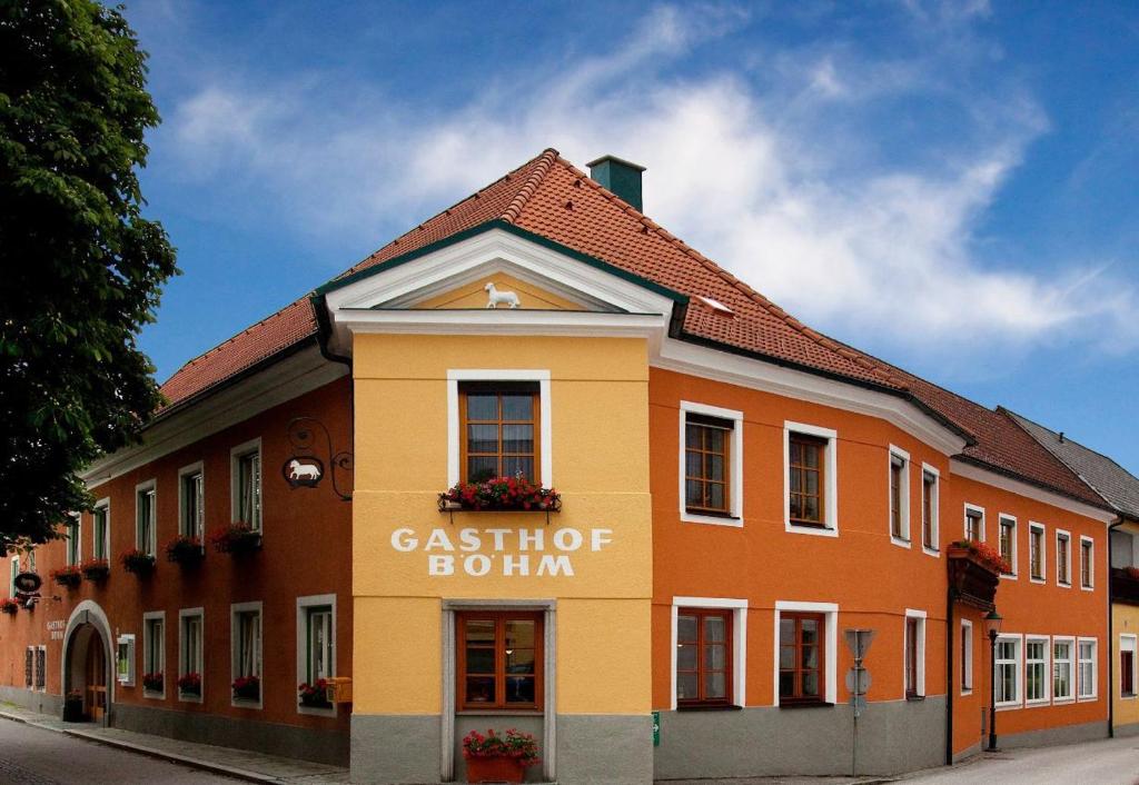 
a building with a sign on the side of it at Gasthof Böhm in Persenbeug
