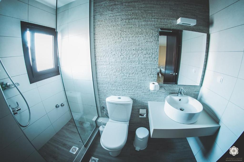 Ванная комната в Aktaion Hotel