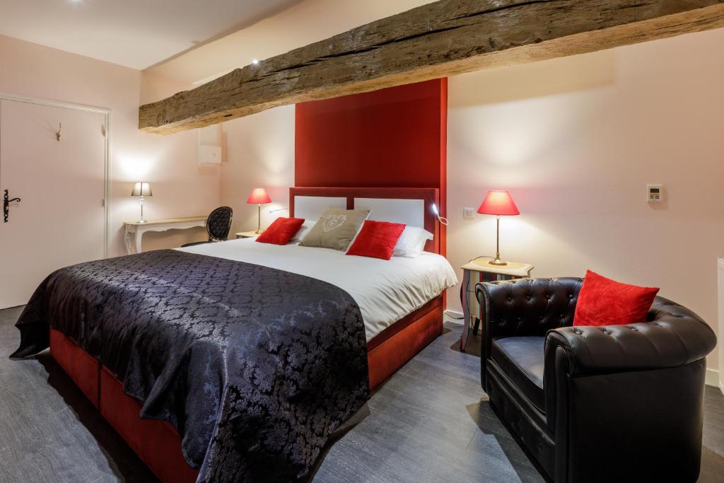 Postel nebo postele na pokoji v ubytování mon château en Berry