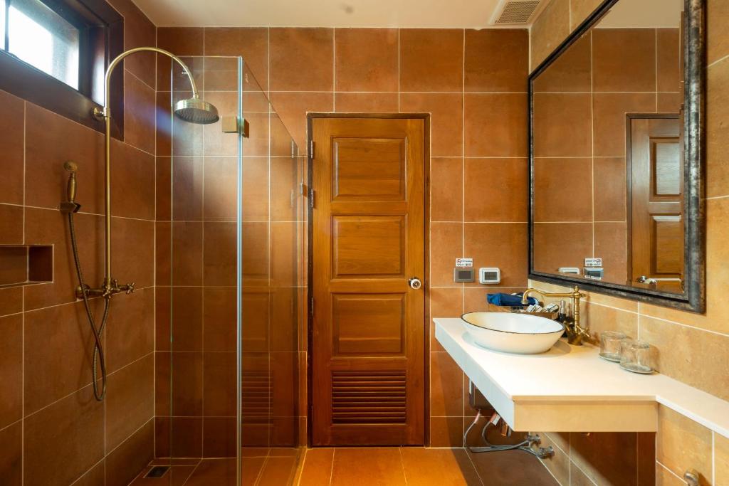 Phor Liang Meun Terracotta Arts - Resim 21