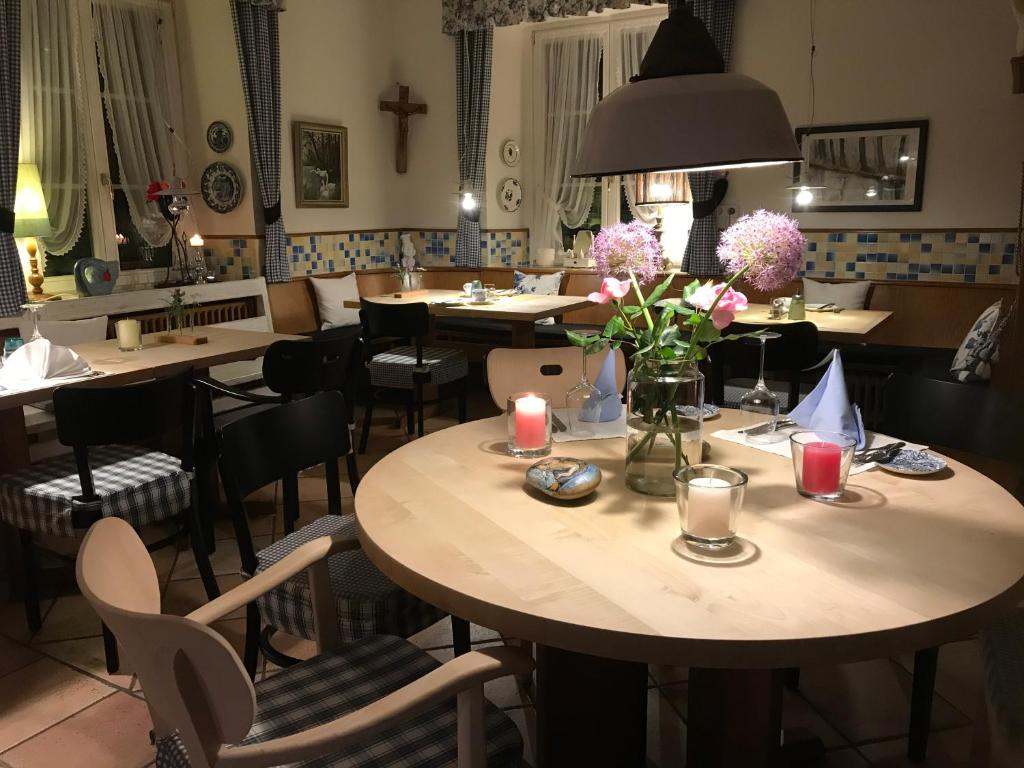 Restaurace v ubytování Gasthaus Schwanen & Villa Pfarrhus