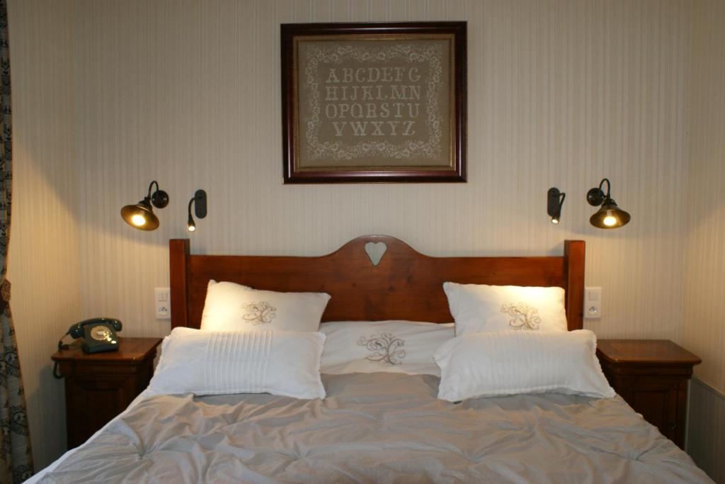 Postel nebo postele na pokoji v ubytování Hôtel du Lion d'Or