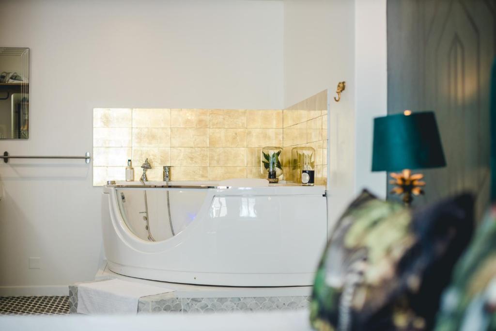 Les Précieuses Suites & Spa I tesisinde bir banyo