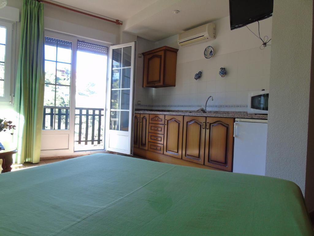 Una cocina o zona de cocina en Apartamentos Turísticos Cumbres Verdes