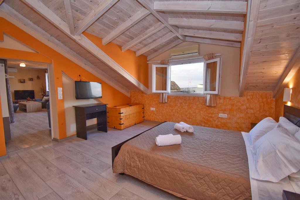 Posteľ alebo postele v izbe v ubytovaní Elpida's House