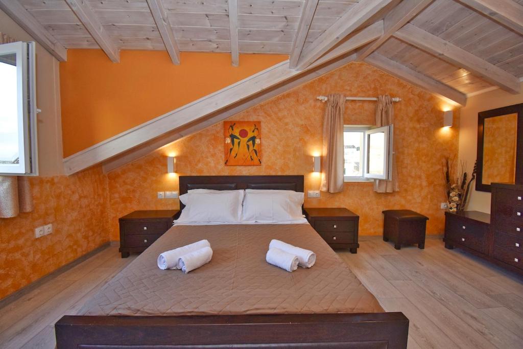 Posteľ alebo postele v izbe v ubytovaní Elpida's House