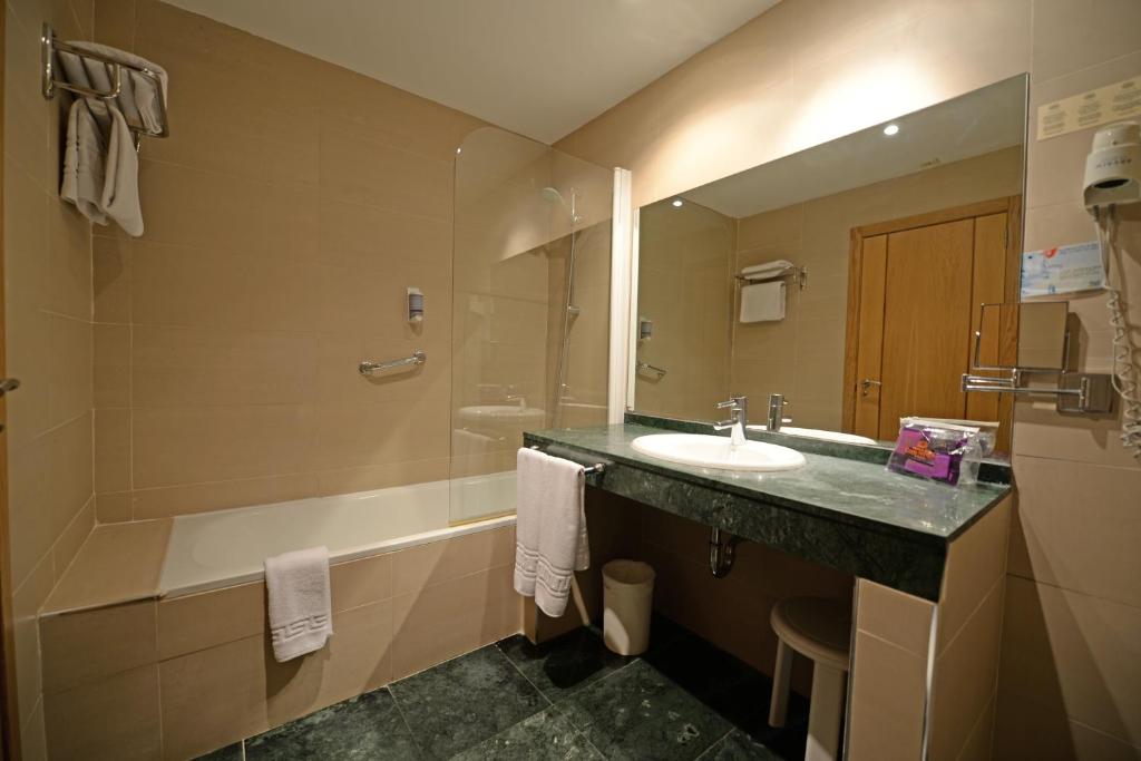 Koupelna v ubytování Hotel Monarque Costa Narejos