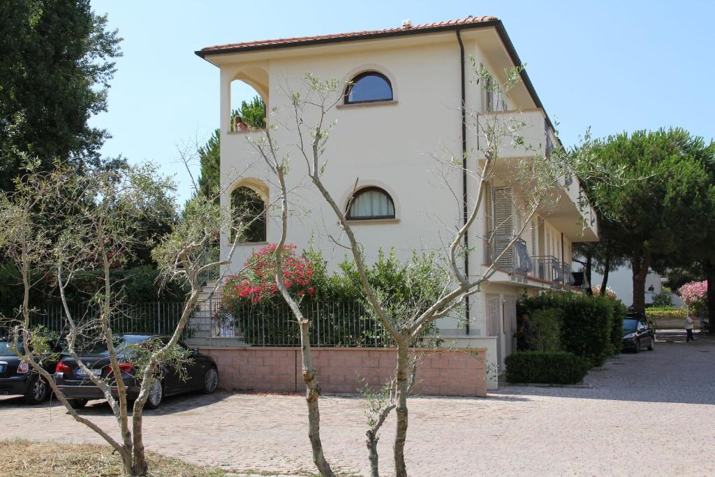 a large white building with a tree in front of it at Villetta Tina in Vada