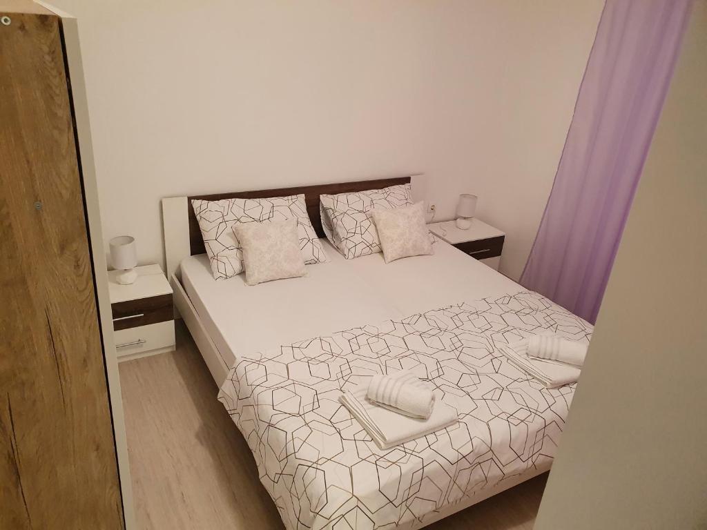 Postel nebo postele na pokoji v ubytování Holiday home Kastela Village