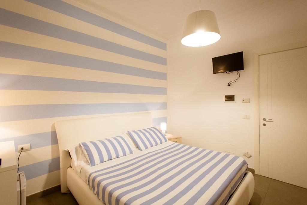 Postel nebo postele na pokoji v ubytování Affittacamere e appartamenti - Rent rooms and Apartments Le Camere Nel Corso - ADULTS ONLY