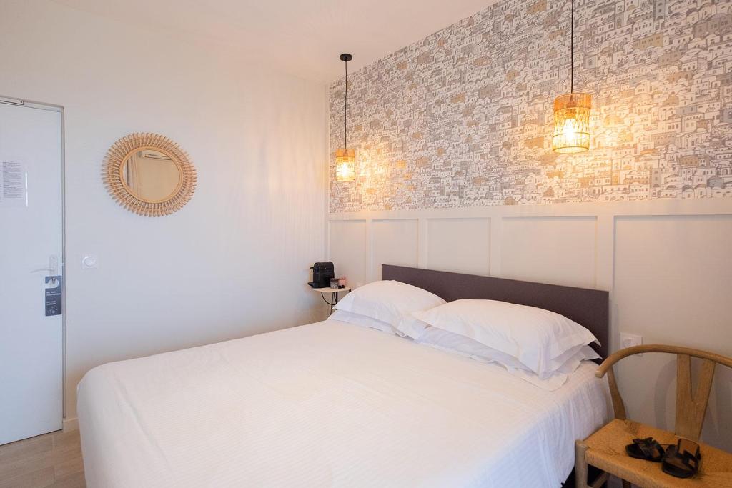 Postel nebo postele na pokoji v ubytování Hôtel de la Plage