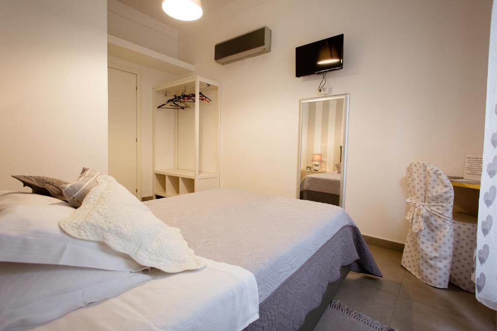 Postel nebo postele na pokoji v ubytování Affittacamere e appartamenti - Rent rooms and Apartments Le Camere Nel Corso - ADULTS ONLY