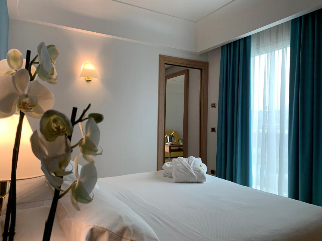 Postel nebo postele na pokoji v ubytování Palace Hotel Desenzano