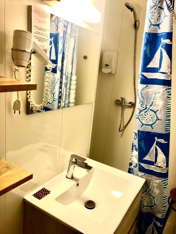 Hôtel Colisée-Verdun Centre Gare Saint-Roch - Resim 3