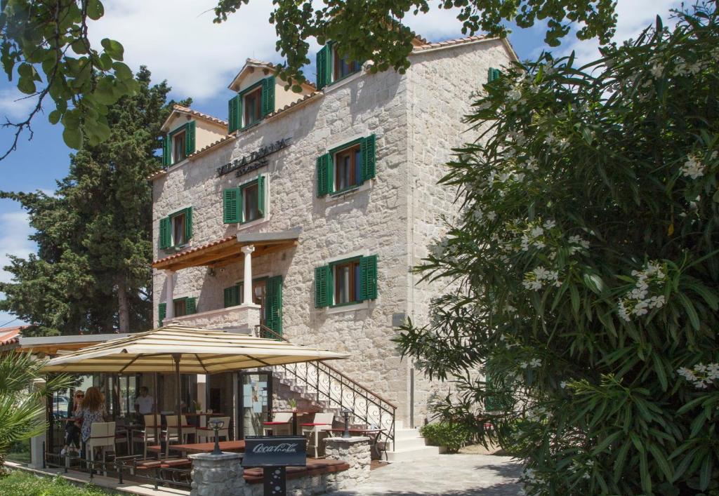 Budova, kde se hotel nachází