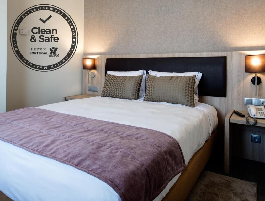 Uma cama ou camas num quarto em VIP Inn Berna Hotel