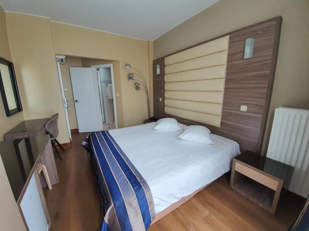 Postel nebo postele na pokoji v ubytování Hotel Midi-Zuid