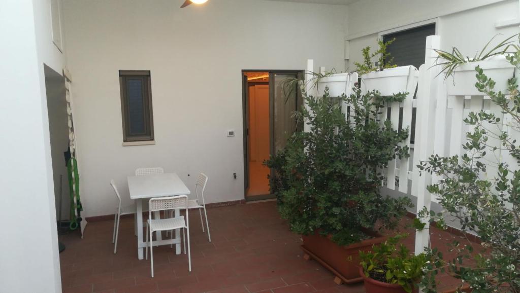 a patio with a table and chairs and a door at MandorleOlio in Polignano a Mare