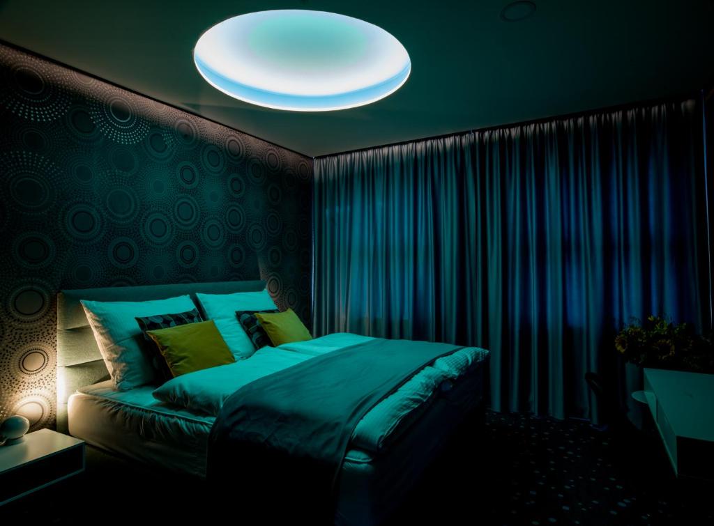 Rooftop Planet Prague Hotel - Resim 11