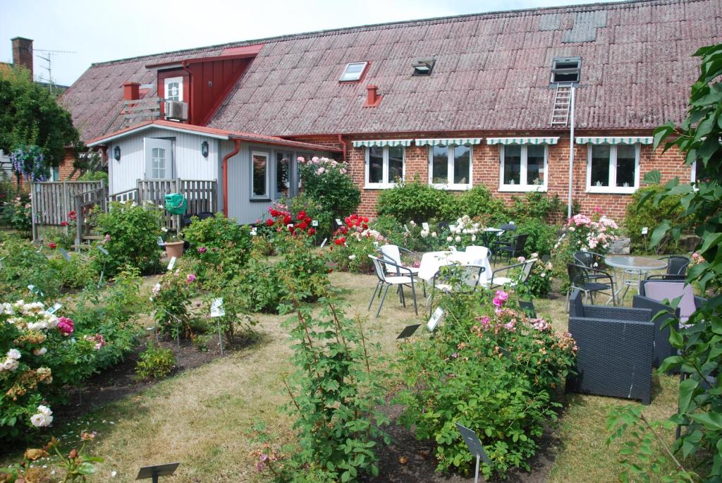 Zahrada ubytování Hotell Turistgården i Simrishamn