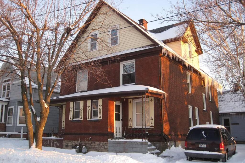 Great Gorge Guesthouse - Walk to the Falls, the Casino and all Downtown Restaurants - Across from the Aquarium v zimě