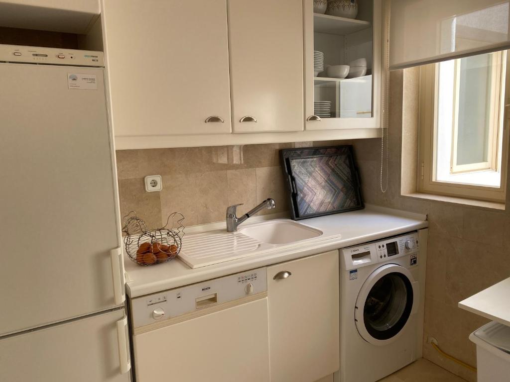 Kuchyň nebo kuchyňský kout v ubytování Luxury Apartment Penthouse in Sotogrande Paseo del Mar