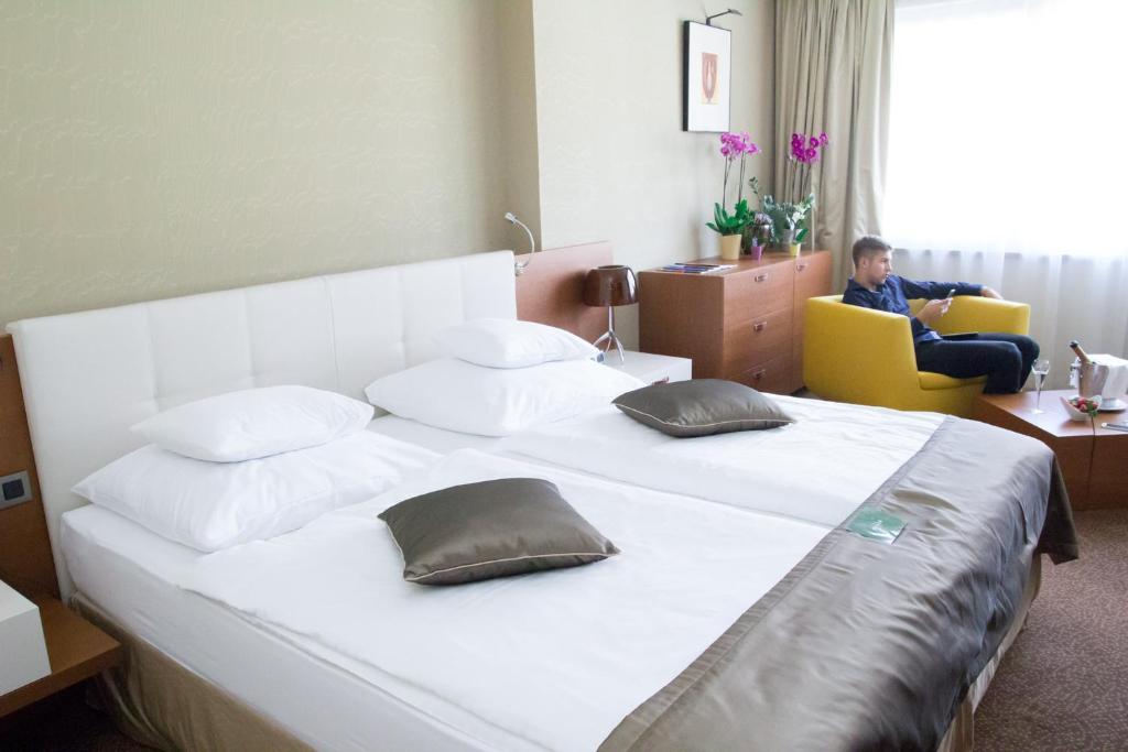 Postel nebo postele na pokoji v ubytování Mikado Hotel