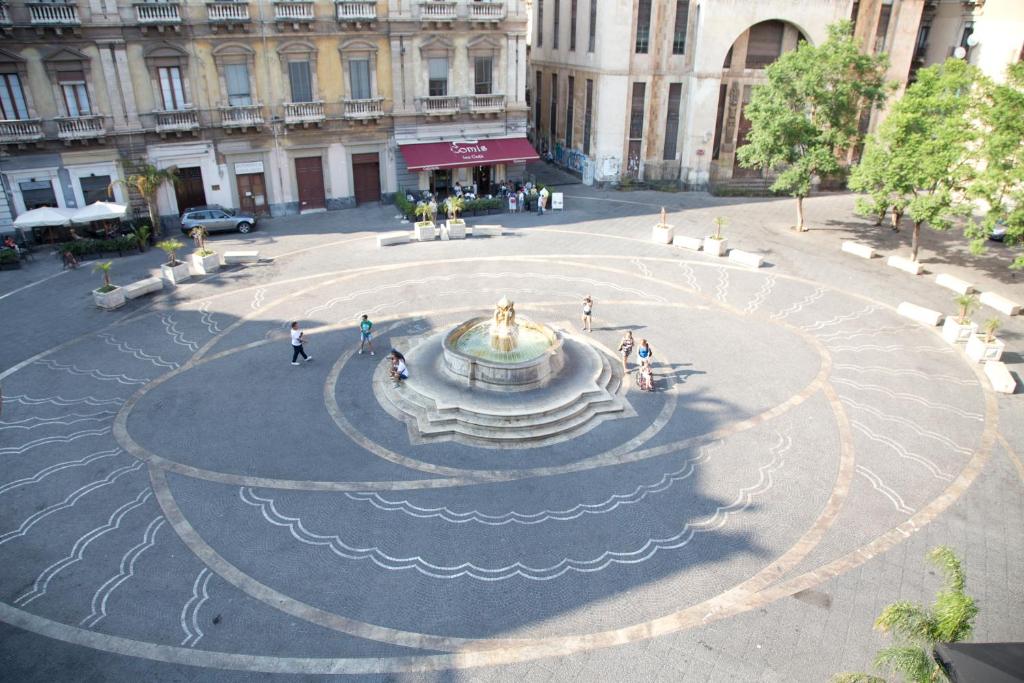 a fountain in the middle of a city street at Mandalarose in Catania