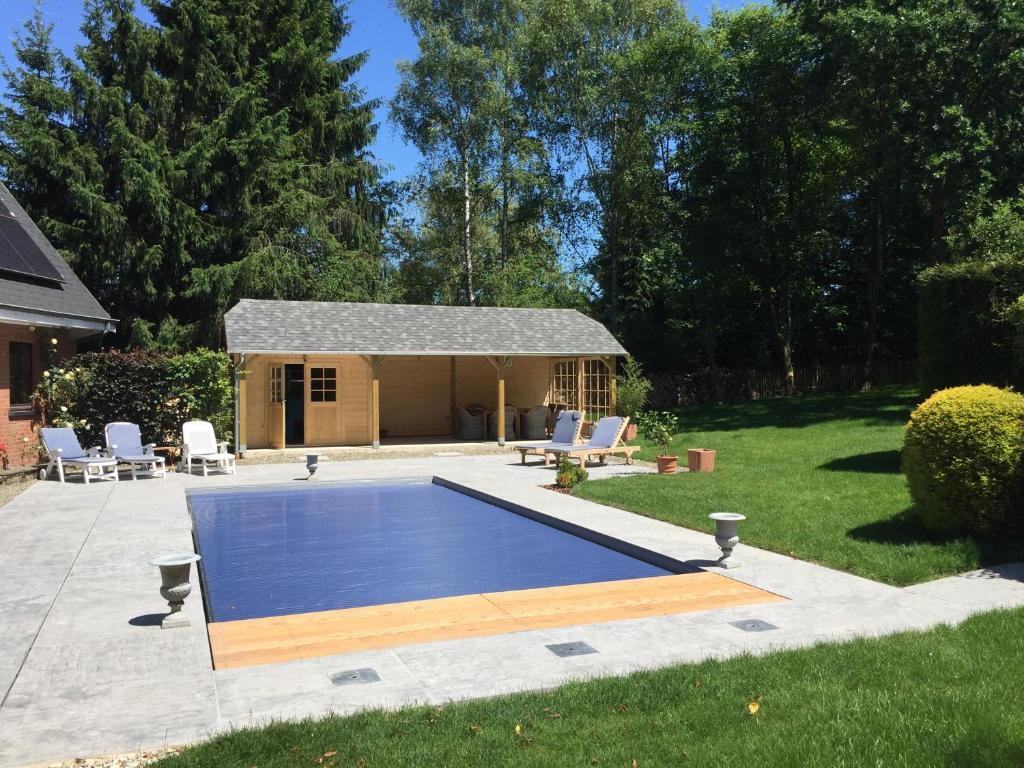 Bazén v ubytování Villa Sparadis nebo v jeho okolí