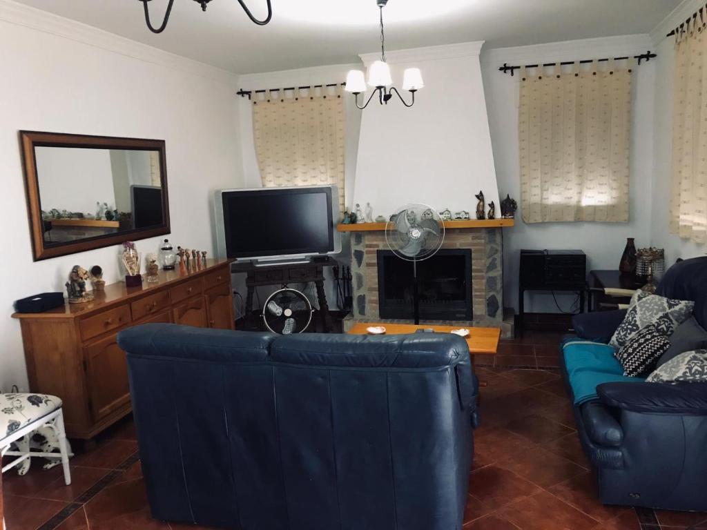 Televízia a/alebo spoločenská miestnosť v ubytovaní Casa Los Pérez