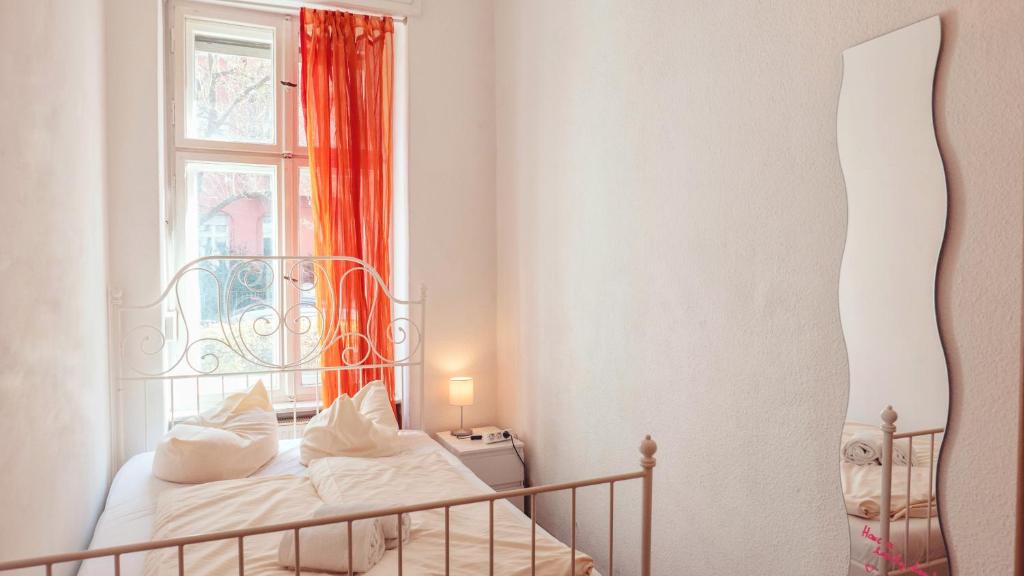 Postel nebo postele na pokoji v ubytování BackpackerBerlin