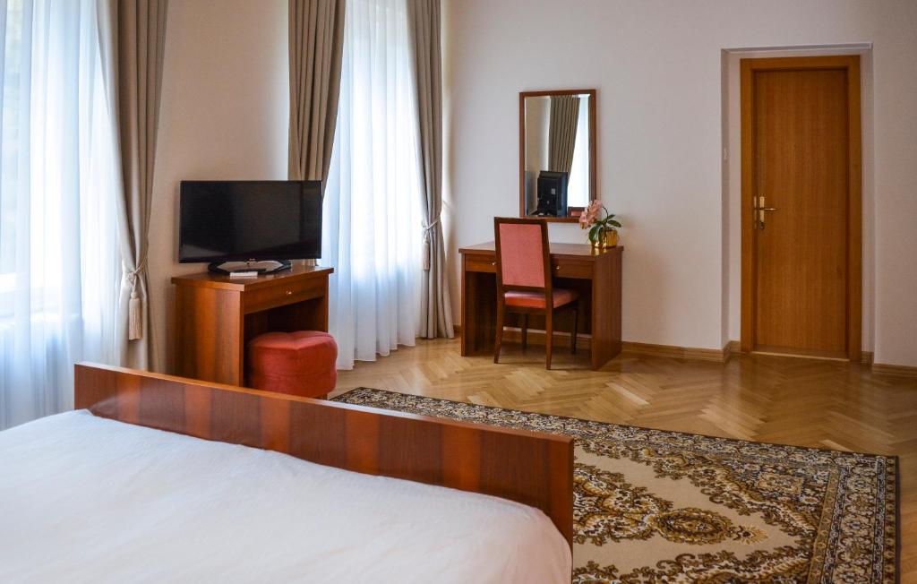 TV a/nebo společenská místnost v ubytování Vila Bled
