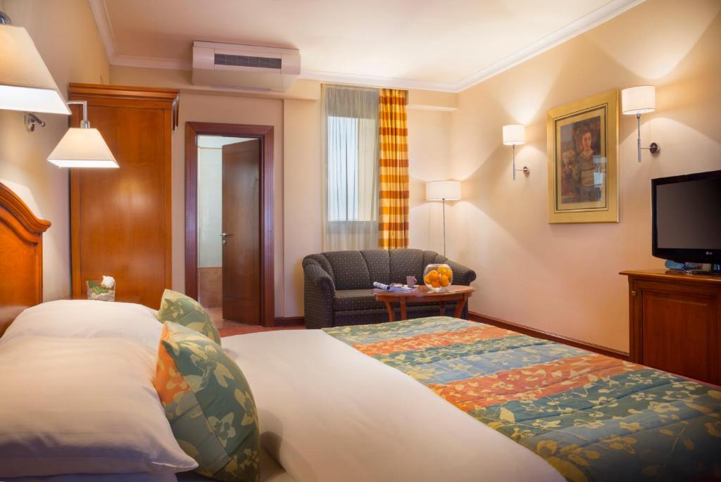 Postel nebo postele na pokoji v ubytování Best Western Premier Hotel Astoria