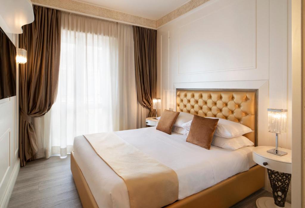 Postel nebo postele na pokoji v ubytování Suite Milano Duomo