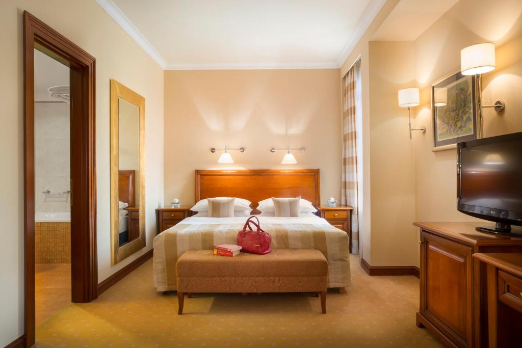 Postel nebo postele na pokoji v ubytování Best Western Premier Hotel Astoria