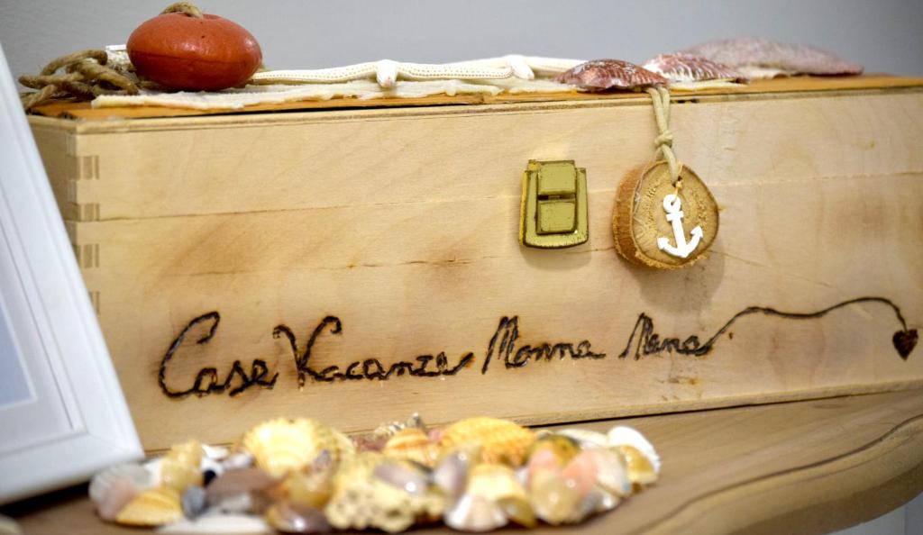 a wooden box with a sign that saysoak healthy humanity harmed at Casa Vacanza Nonna Nena in Porto Empedocle