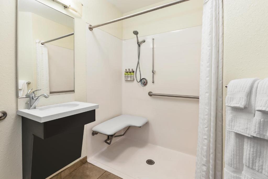 Candlewood Suites Rocky Mount by IHG photo