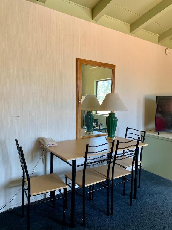 TV a/nebo společenská místnost v ubytování Stevenson’s Inn