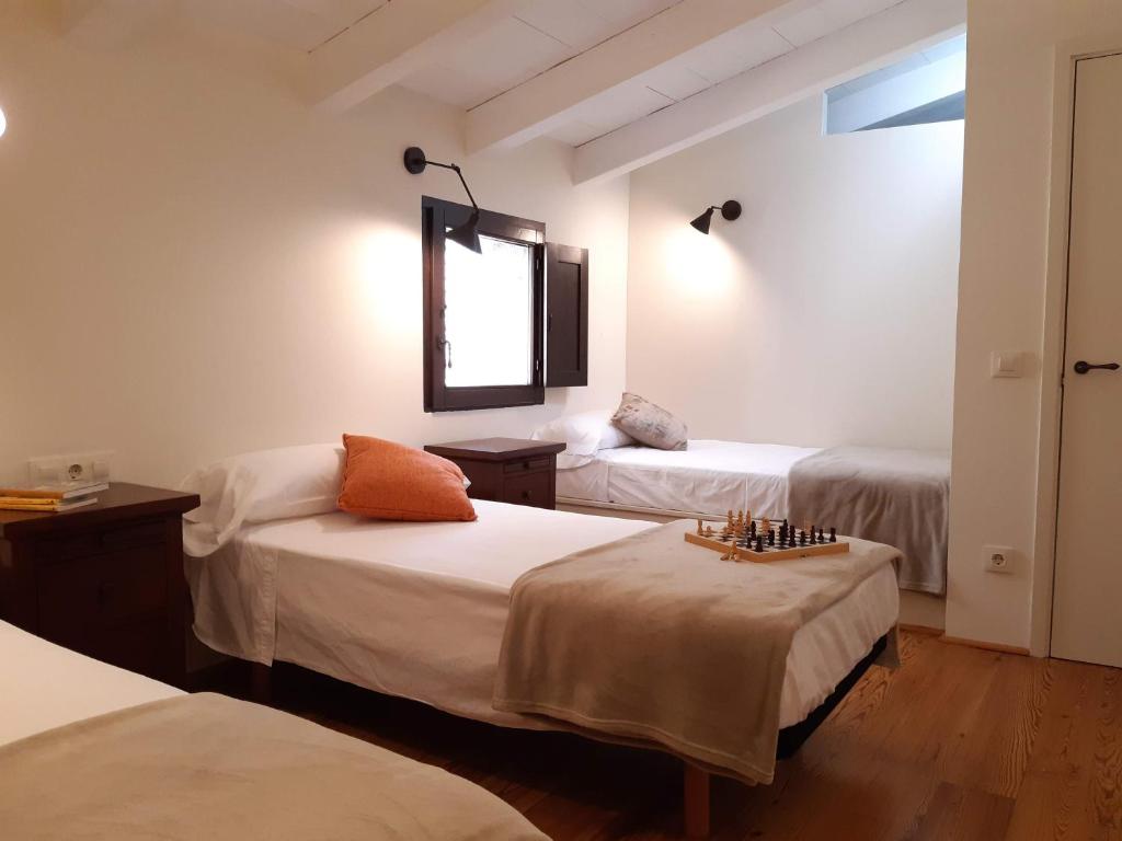 Postel nebo postele na pokoji v ubytování MONELLS - CASA Rural - CAN FELIP