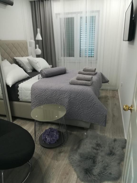 Postel nebo postele na pokoji v ubytování Apartmani Vidoš