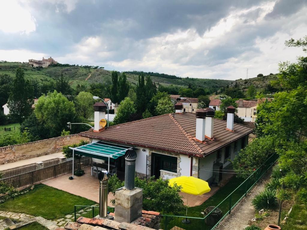 an aerial view of a house with a roof at Casa Las Bailas in Soria