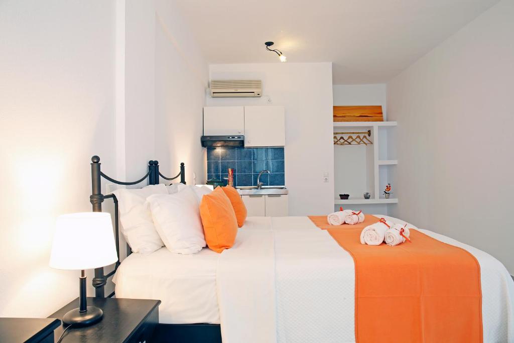 Postel nebo postele na pokoji v ubytování Agistri Apartments